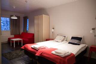 Отель Kuerkievari KuerHotel Экясломполо Просторный двухместный номер с 2 отдельными кроватями-5